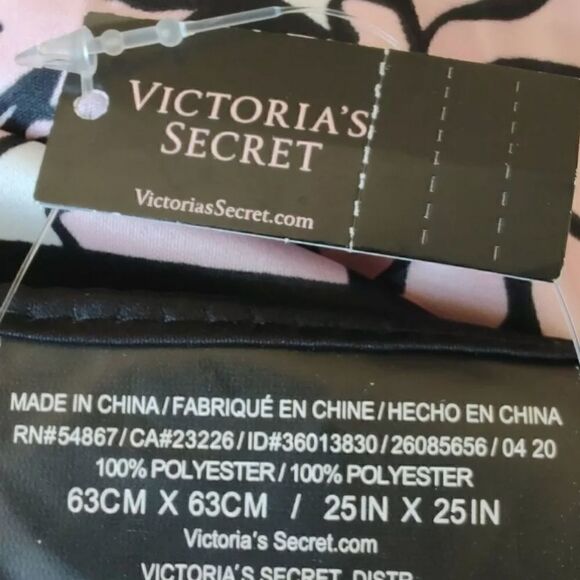 VICTORIA'S SECRET BOMBSHELL SIGNATURE SCARF - Picture 5 of 5